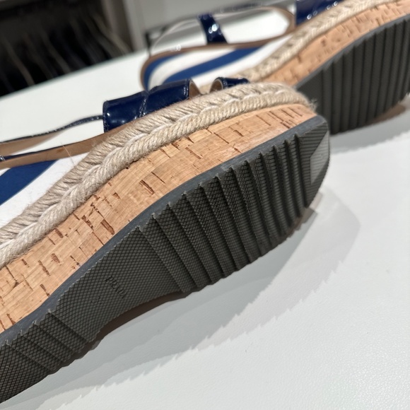 VINTAGE PRADA PATENT LEATHER - Picture 4 of 5